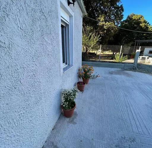 Giannis House
